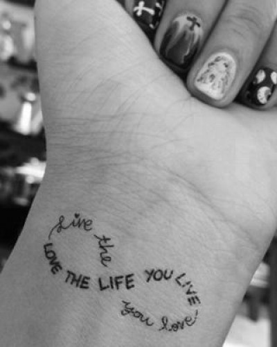 Frase: Love the life you live