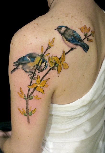 Pajaritos y flores amarillas