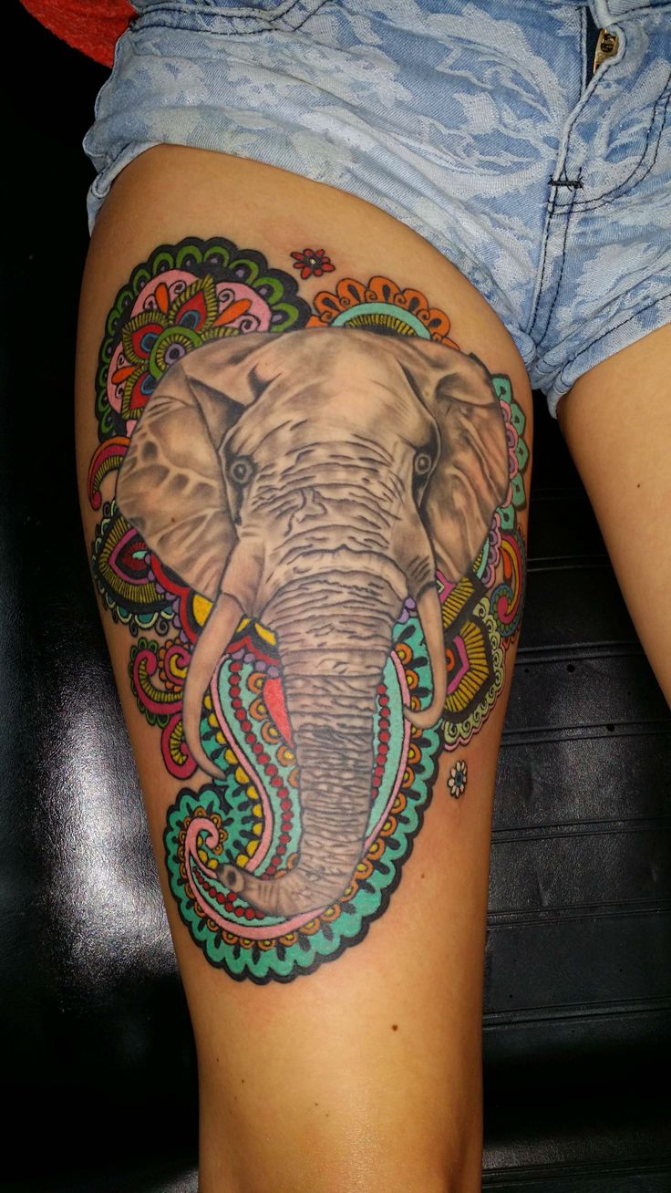 Elefante hindú con mandalas