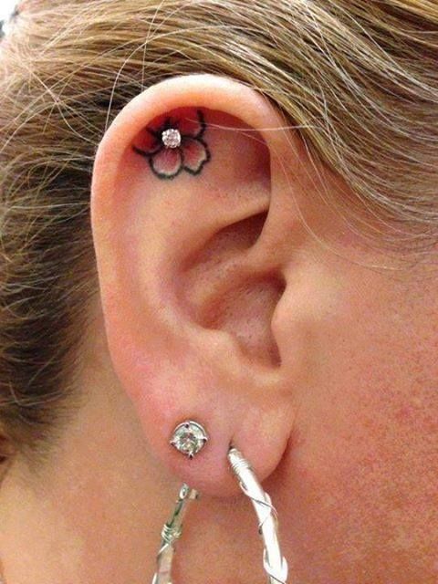 Flor en el Lóbulo de Oreja