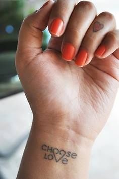 Frase: Choose Love & Corazón