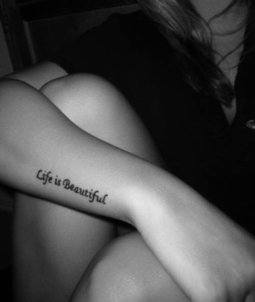 Frase: Life Is Beautiful