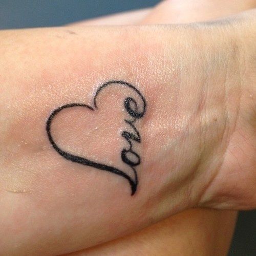Frase: Love formada con Medio Corazón