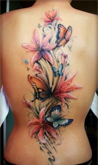 Mariposas volando sobre flores