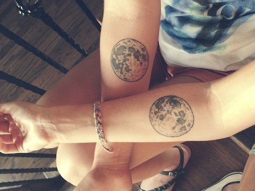 Lunas enlazadas