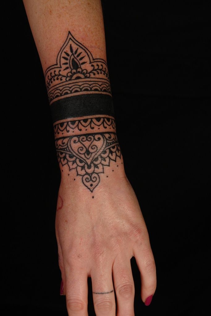 Tatuaje Brazalete Hindú Tatuajes para Mujeres