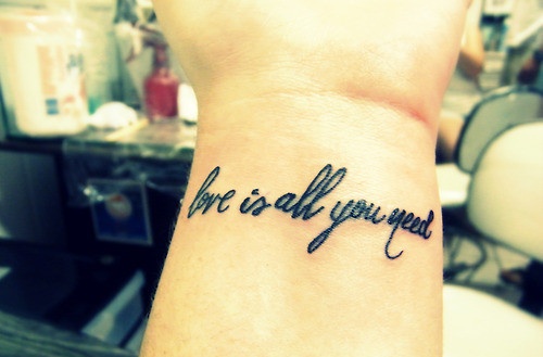 Frase: Love Is All You Need