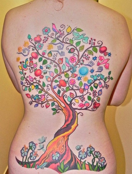 Árbol con Hojas de Colores