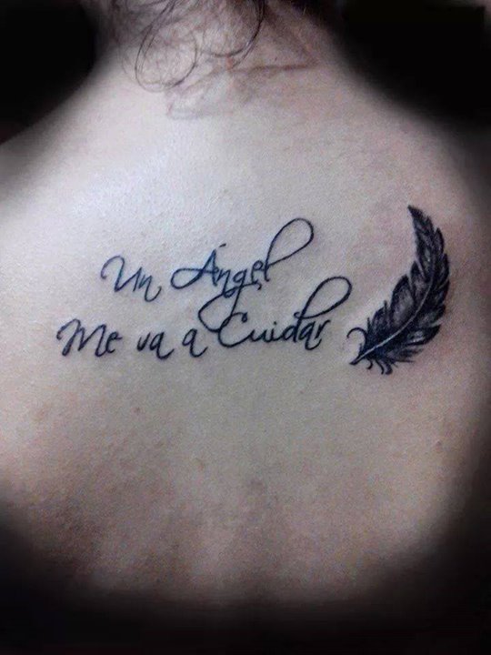 Frase: Un ángel me va a cuidar y Pluma