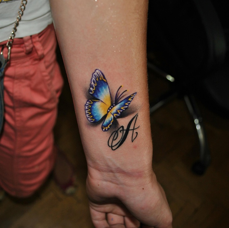 Mariposa 3D e Inicial Nombre - Tatuajes para Mujeres