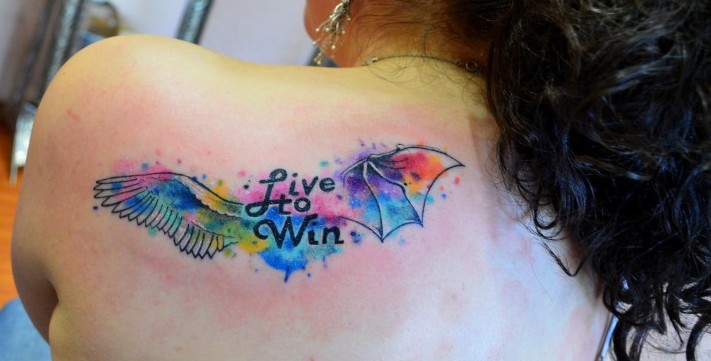 Acuarelas de Alas con Frase: Live to win by Javi Wolf