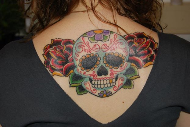 Calavera con Dos Rosas
