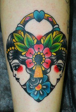 Candado con Caras de Mujer, Flor, Corazón