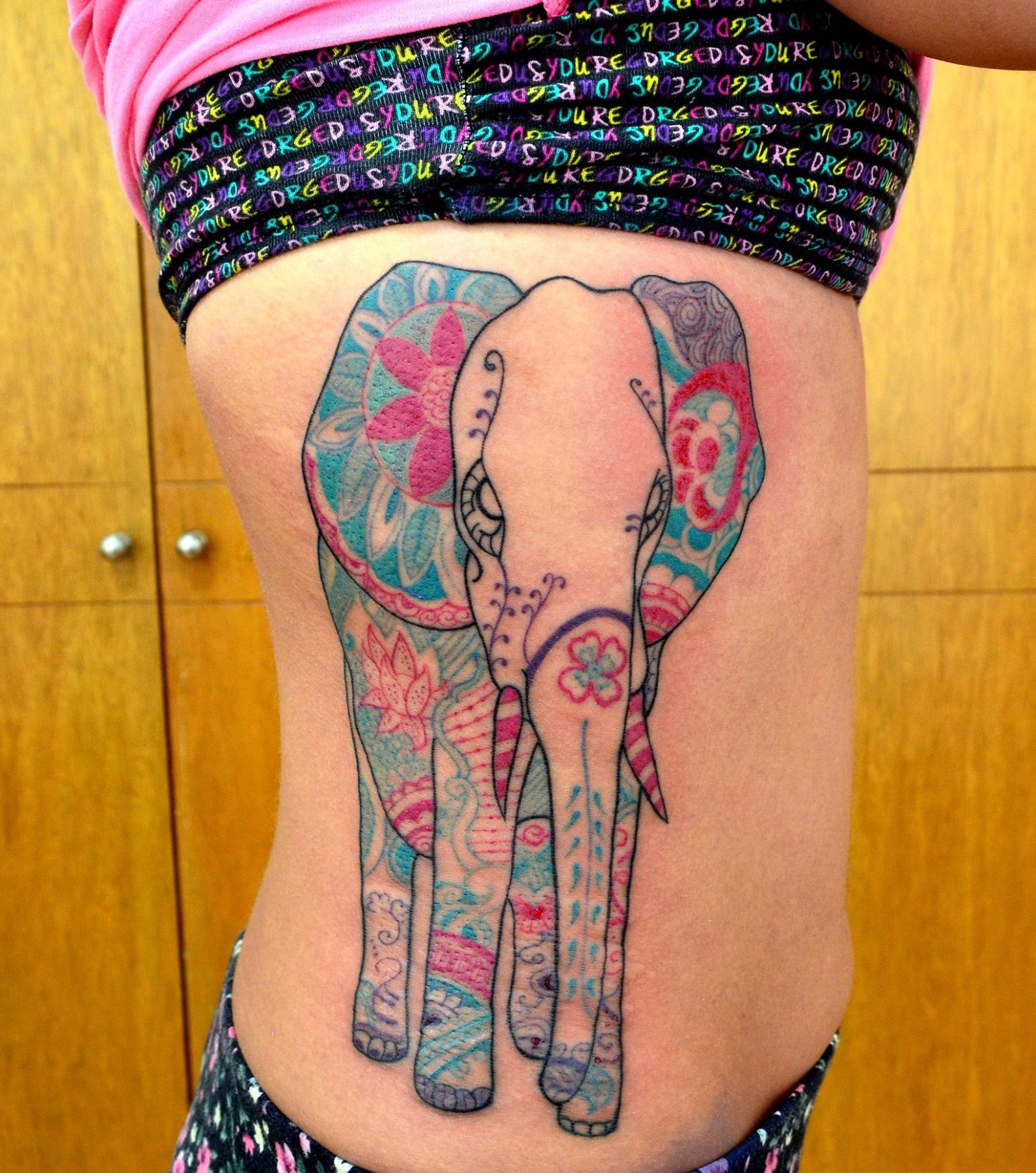 Elefante by Javi Wolf
