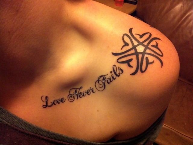 Frase: Love never fails & Trébol de Corazón