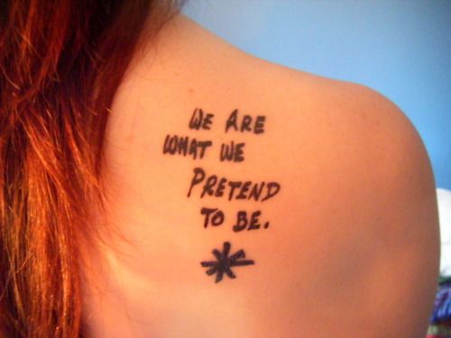 Frase: We are what we pretend to be