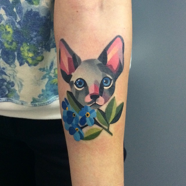 Gato Siames entre Flores by Sasha Unisex