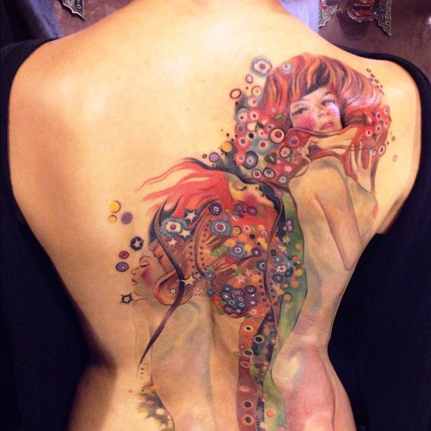 Mujeres y Esferas de colores