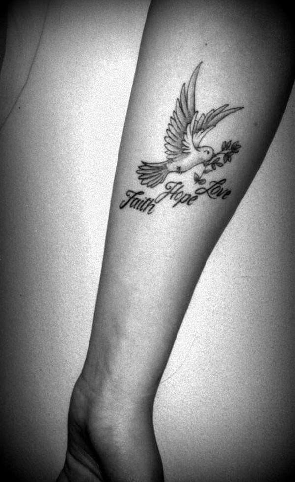 Ave y Frase: Faith, Hope, Love