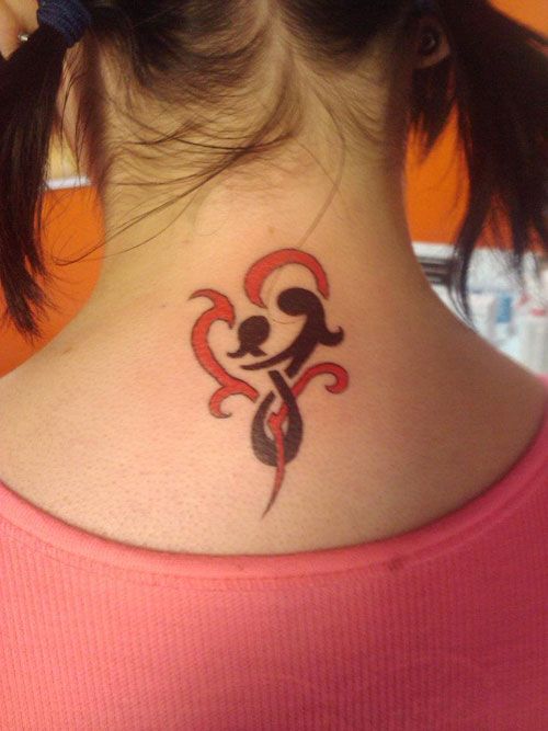 Corazón y Siluetas Madre e Hija enlazadas Tatuajes para Mujeres