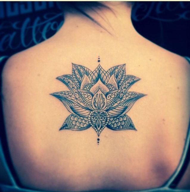 Flor de Loto Tatuajes para Mujeres
