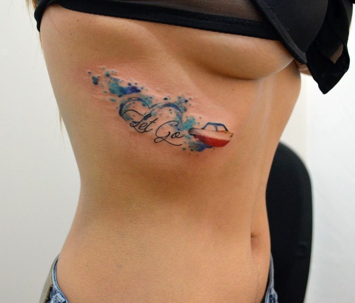 Frase: Let Go con un bote navegando sobre el mar