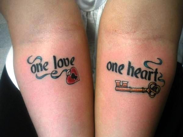 Frase: One Love- One Heart con Candado y Llave