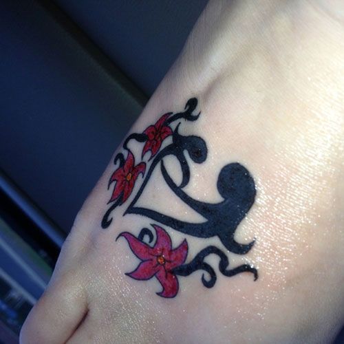 Madre E Hija formando un Corazón y Flores