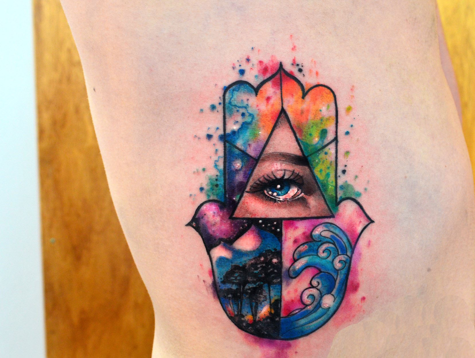 Mano Hamsa en Acuarelas by Javi Wolf