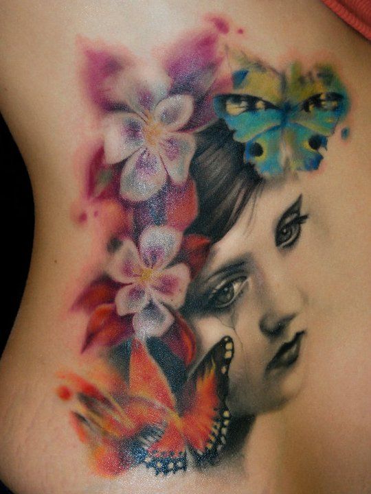 Rostro de Mujer con Flores y Mariposas