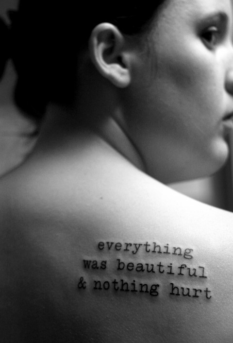 Frase: Everything was beautiful & nothing hurt