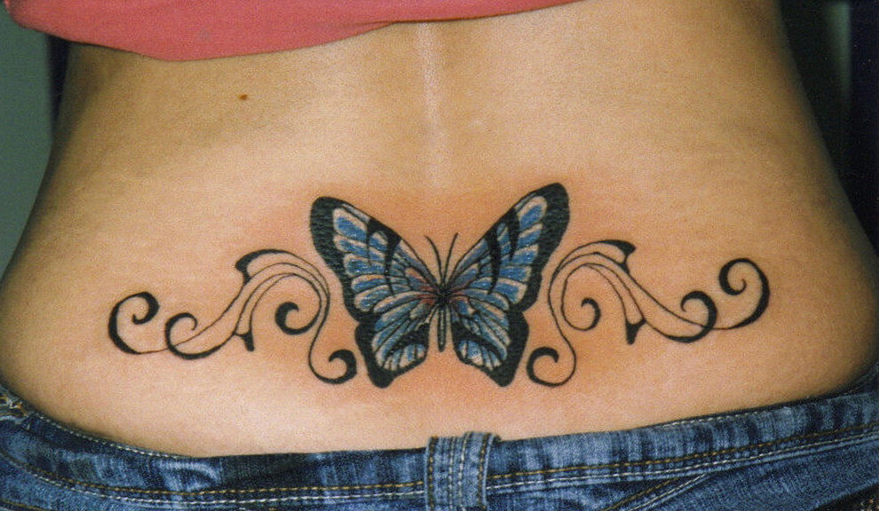 Mariposa con Firuletes en espalda baja