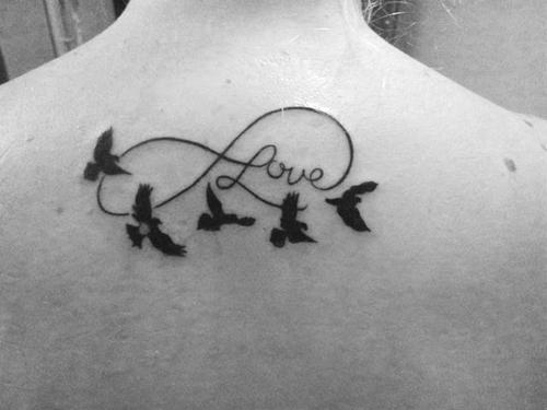 Signo Infinito con la Frase: Love y Aves