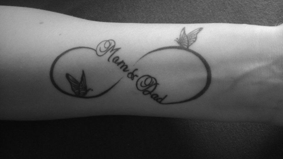 Signo Infinito, Frase: Mom & Dad y Mariposas
