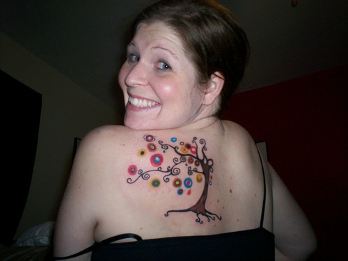 Árbol de la vida con esferas de colores