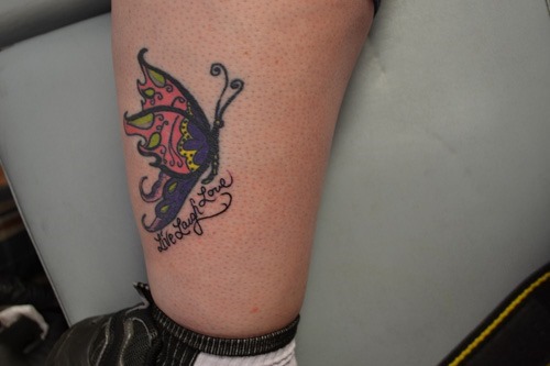 Mariposa y Frase: Live. Laugh & Love