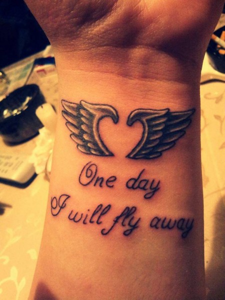 Alas forma Corazón y Frase: One day I will fly away