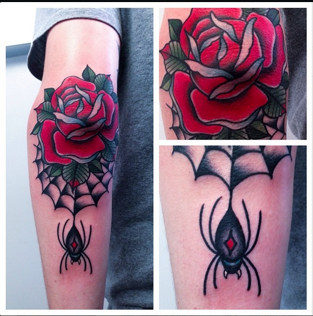 Flor Roja y Teladearaña by Andrea Giulimondi