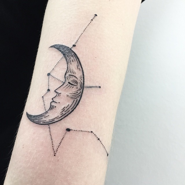 Luna y Puntos Cardinales by Sashatattooing