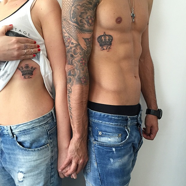 Coronas y Frase: One Love - One Life by Sashatattooing