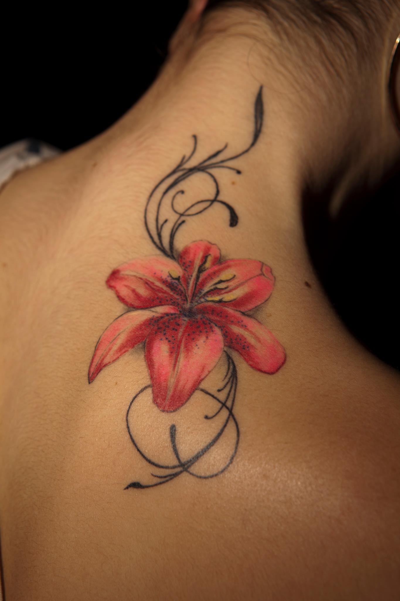 flor de lirio y firuletes tatuajes para flor de lirio y firuletes tatuajes para