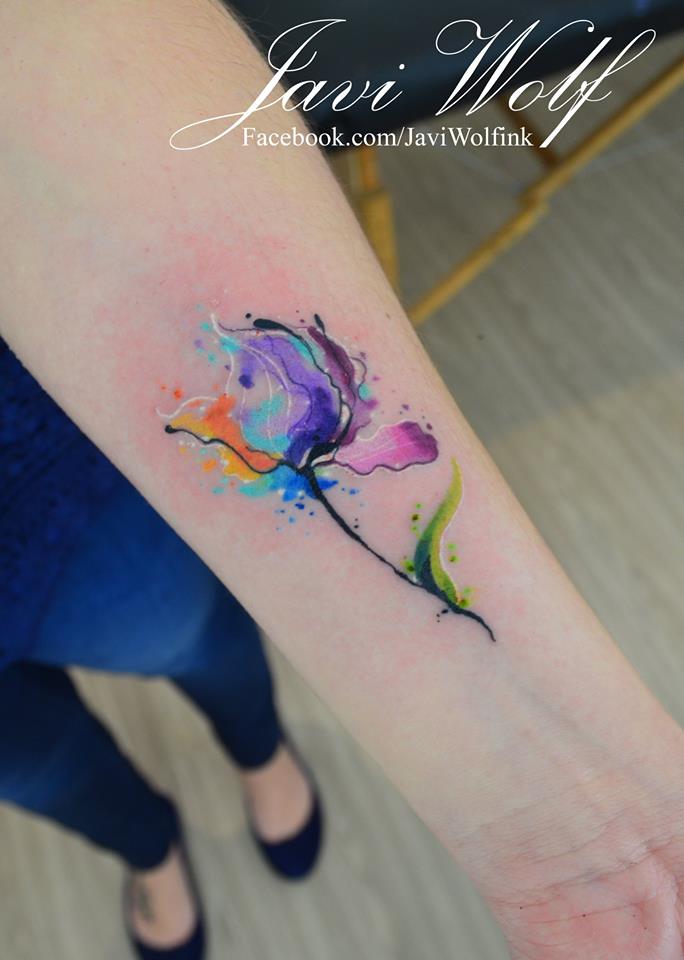 Estos Tatuajes Lucen Como Delicadas Pinturas De Acuarela Magdalena Bujak Watercolor Flower Tattoo Tattoos Pinterest