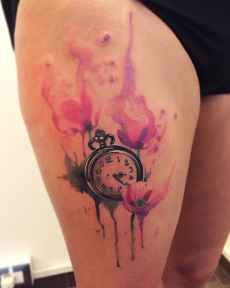 Tatuajes de relojes de arena y su significado  Tatuaje reloj de arena,  Tatuajes de relojes, Tatuajes de arte corporal