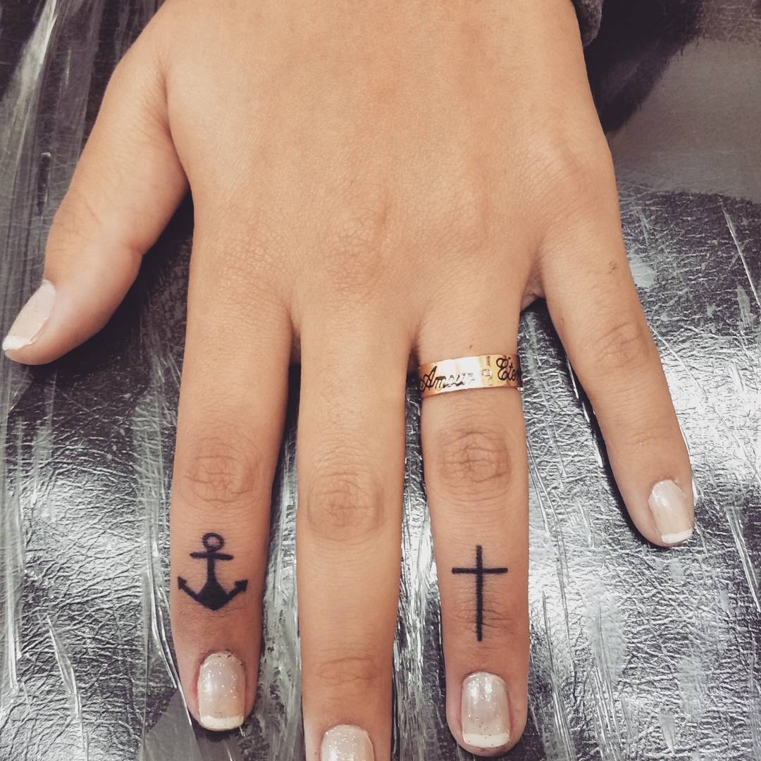 Cruz Y Ancla Tatuajes Para Mujeres