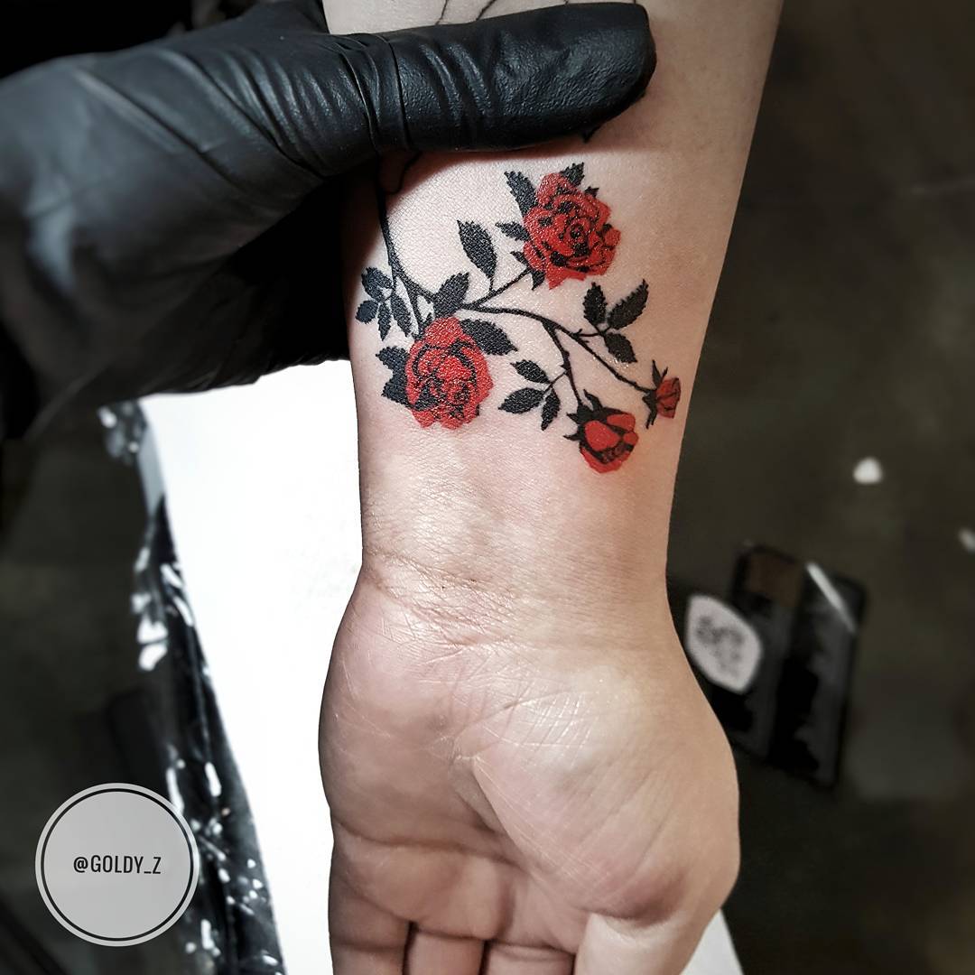 Tatuajes En La Muneca Rosas Tatuajes Pequenos