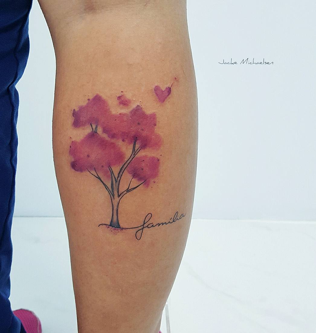árbol Y Frase Familia Por Jacke Michaelsen Tatuajes Para Mujeres