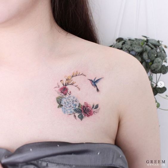 Colibri Mirando Flores Tatuajes Para Mujeres