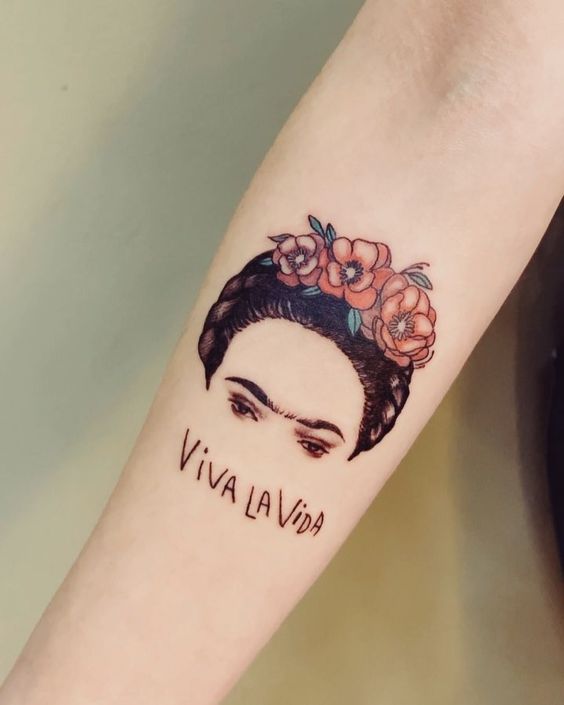 Tatuaje: Frase: Viva la vida por Frida Kahlo - Tatuajes para Mujeres