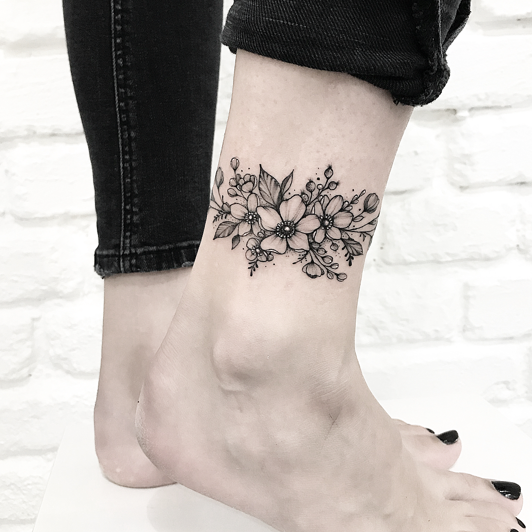 Lista 92+ Foto Tatuajes De Enredaderas Con Flores En El Brazo El último