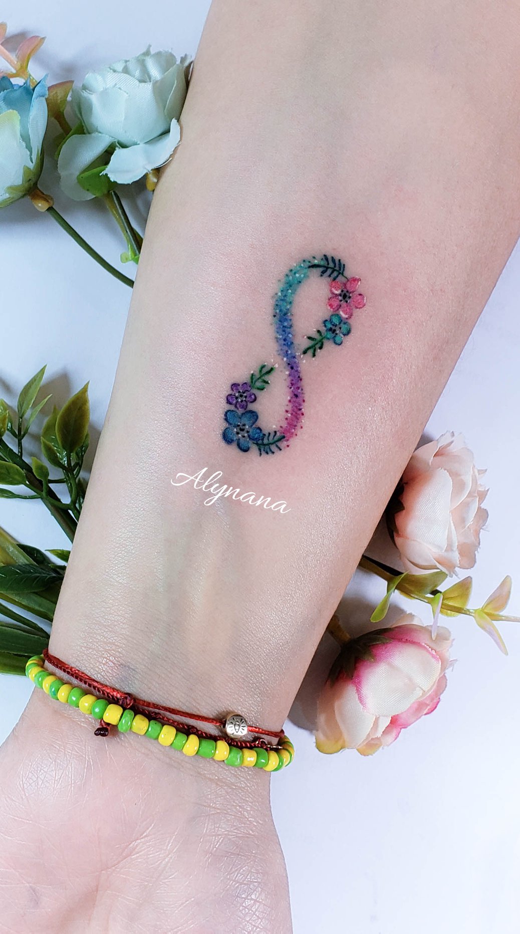 Símbolo Infinito de Flores por Alynana Tattoos - Tatuajes para Mujeres